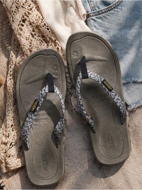 Women's KEEN Footwear Harvest Flip Flop Sandal Size 7 In Black/Gray/Multicolor